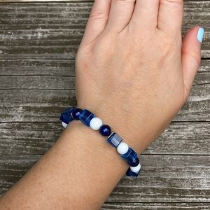 Hand Crafted Blue and White Stretch Beaded Bracelet Silver Accents Acrylic Glass
